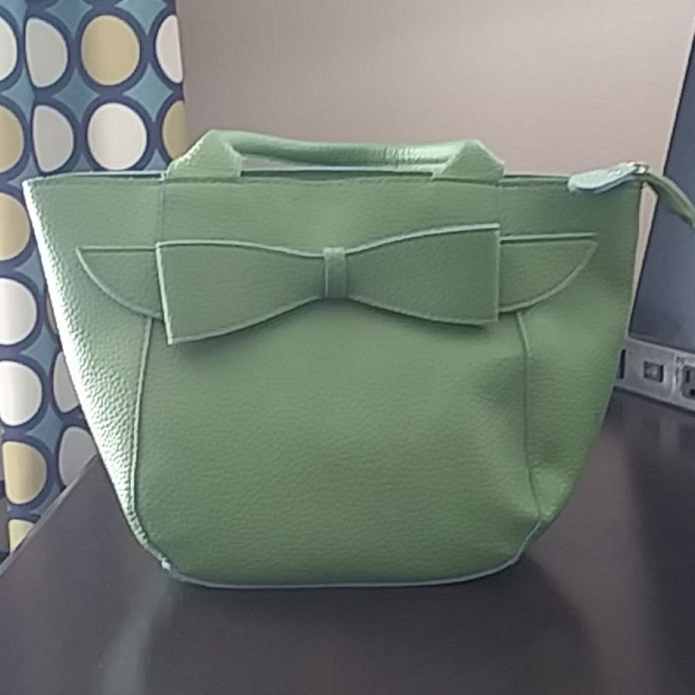 Kelly green bucket bag